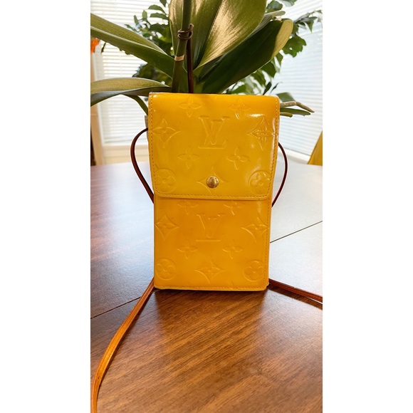 Louis Vuitton Handbags - Louis Vuitton 1990’s Vernis Walker Crossbody